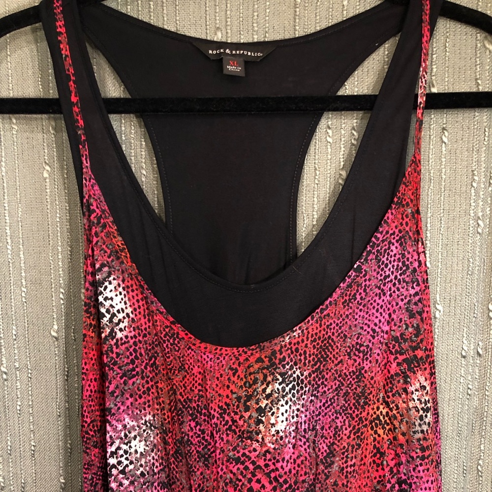 Rock & Republic Double layered flowy tank….Red and black snakeskin print Size XL